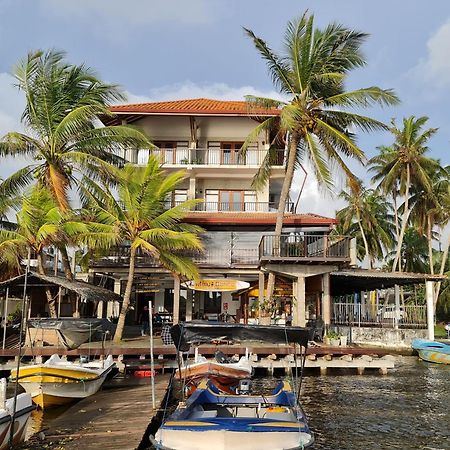 Malu Banna Hotel Aluthgama Exterior photo