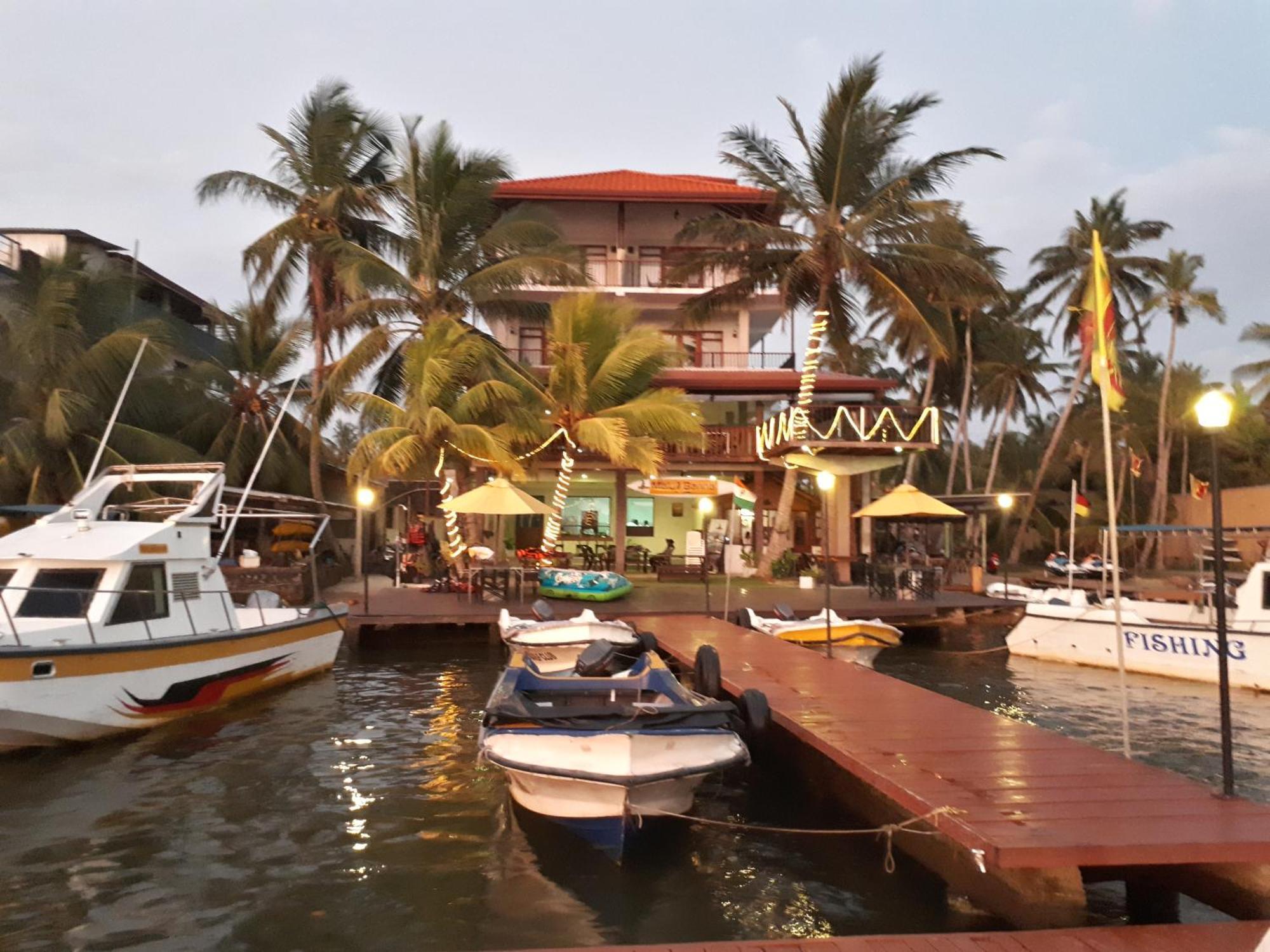 Malu Banna Hotel Aluthgama Exterior photo